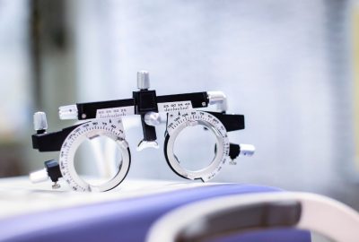 Strumento optometrico per eseguire un controllo visivo completo